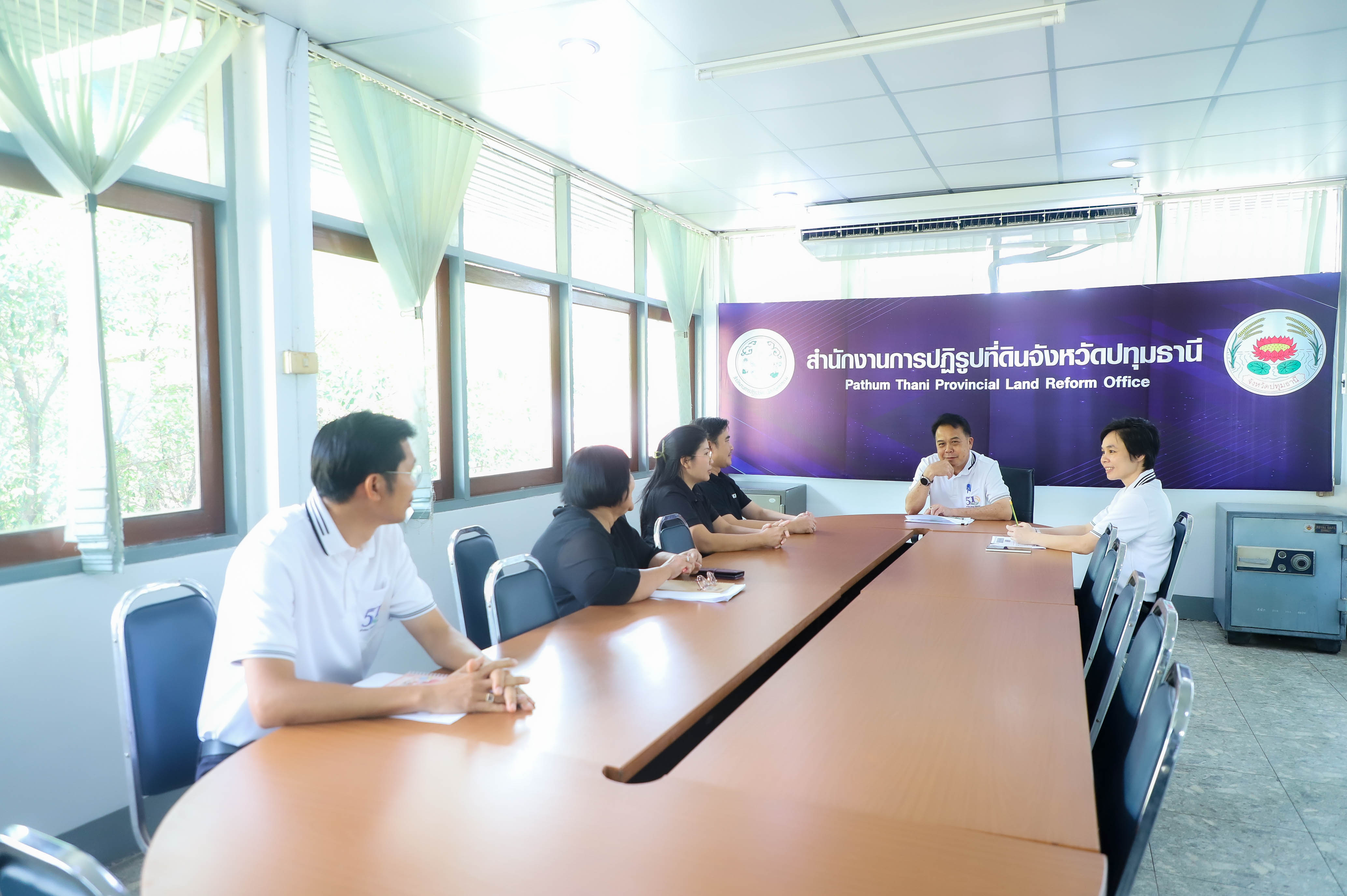 title - รองเลขาฯ ส.ป.ก. ลงพื้นที่มอบนโยบายการดำเนินงานแก่ สพป. พร้อมทั้งตรวจเยี่ยม ส.ป.ก.ปทุมธานี